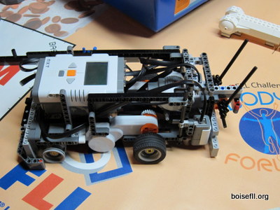 2010 ThE NeRdS Robot